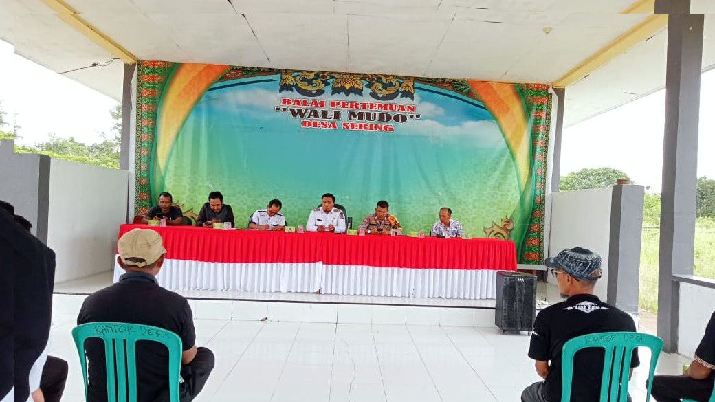 Bripka Noprizal,SH Selaku Bhabinkamtibmas Desa Sering Polsubsektor Pelalawan Jajaran Polres Pelalawan Menghadiri Pertemuan
