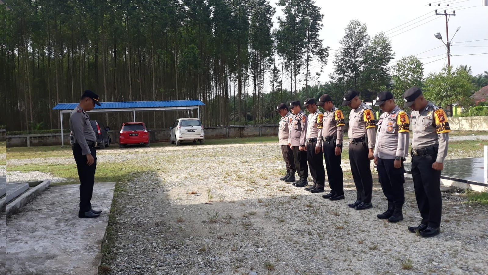 Pimpin Apel Pagi, Ini yang Disampaikan Kapolsubsektor Iptu legito Kepada Personilnya Jalin Silatuhrahmi Kepada Masyarakat