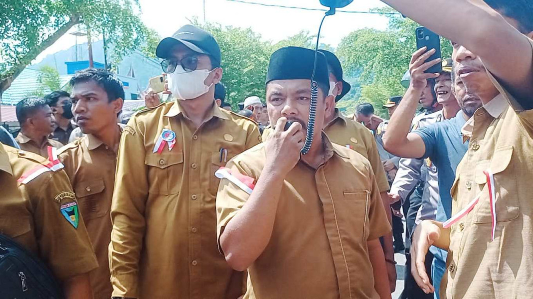 Perangkat Nagari di Pessel Empat Bulan Belum Terima Gaji minta bupati mundur saja