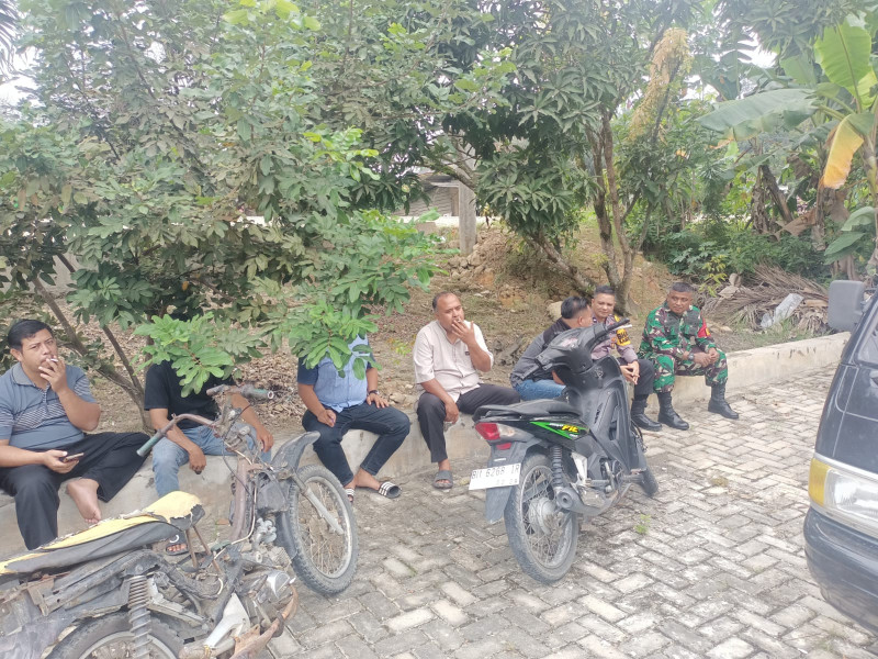 Dalam rangka Cooling system Polsubsektor Bhabinkamtibmas Patroli dan sambang warga mewujudkan situasi aman dan damai ditengah kehidupan masyarakat