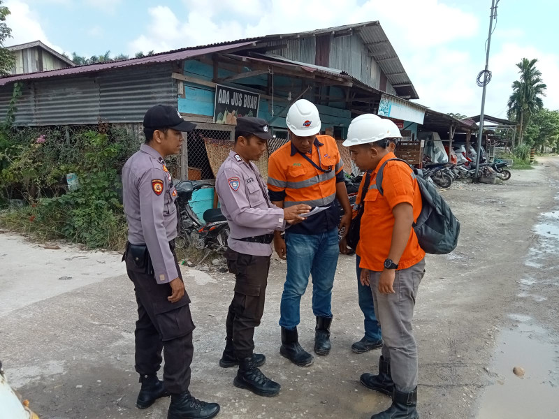 Polsubsektor Pelalawan melaksanakan sosialisasi Aplikasi Lapor Sibono kepada masyarakat setempat.