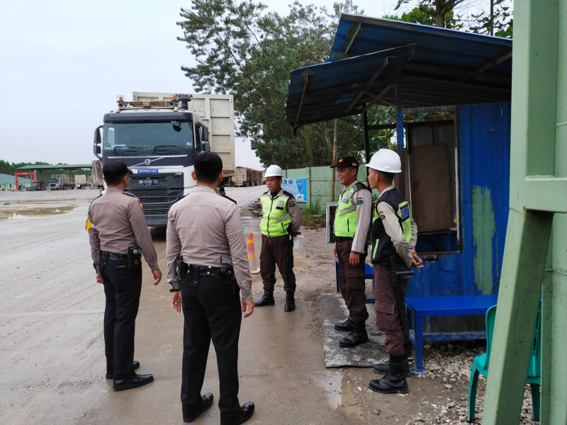 Personil Polsubsektor Pelalawan jajaran Polres giat laksanakan patroli cegah C3