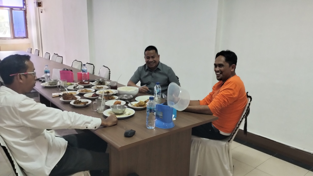 T. Efrisyah Putra Silaturahmi dengan Ketua DPD PKS Pelalawan H. Abdullah