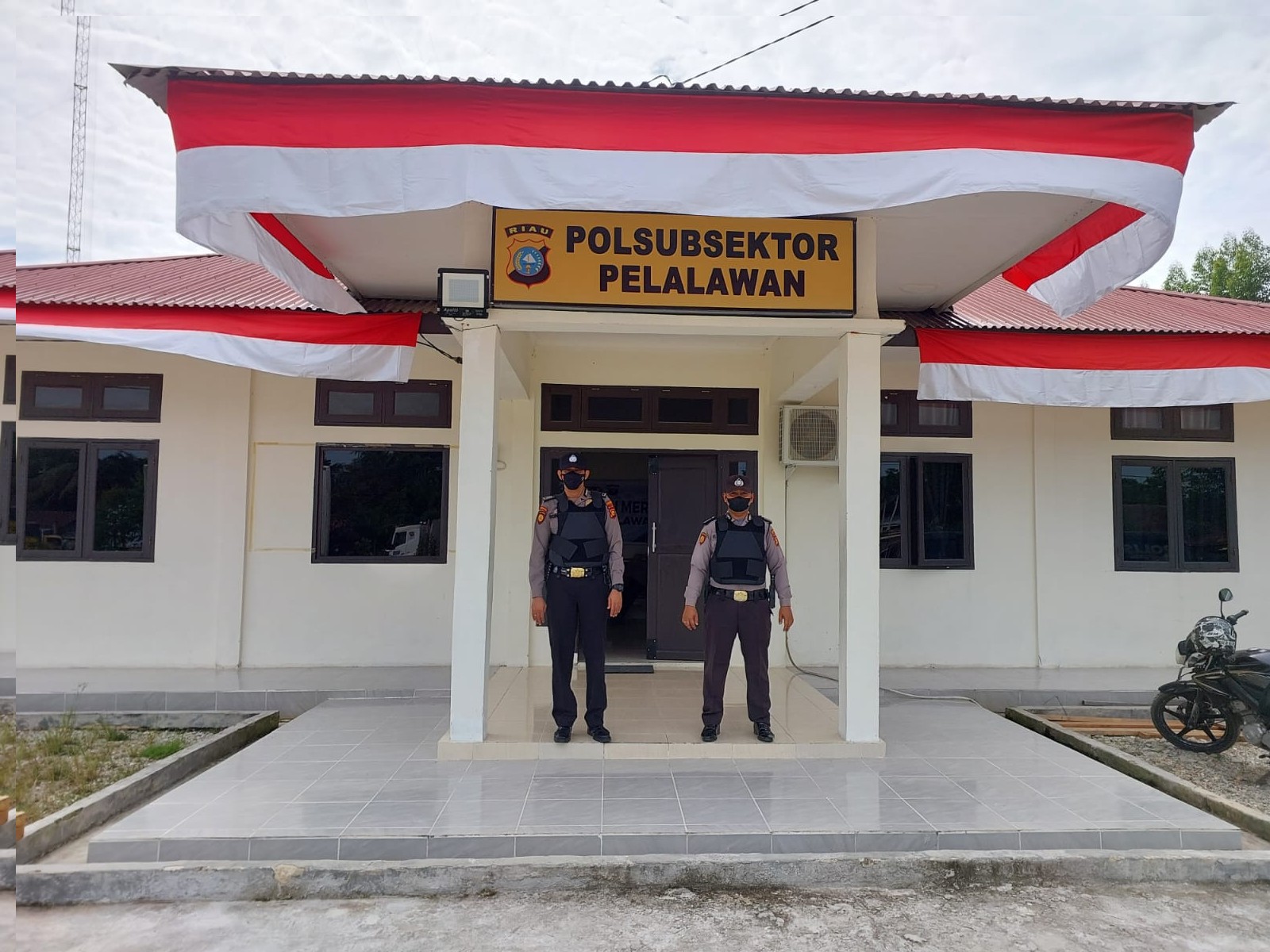 Tingkatkan penjagaan di area Markas personil Polsubsektor Pelalawan Berjaga pagi dan malam hari