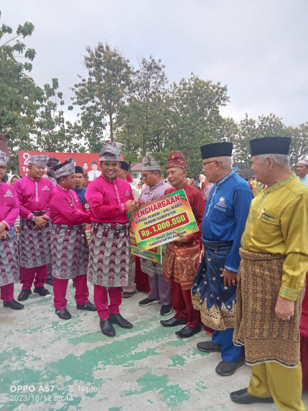 Bupati Pelalawan Sampaikan Capaian Pemerintah Serta Menyerahkan Penghargaan di Hari Jadi Kabupaten Pelalawan ke-24.