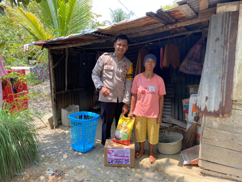 Sebagai wujud kepedulian Polri Polsubsektor Pelalawan jajaran Polres kembali menyalurkan paket sembako