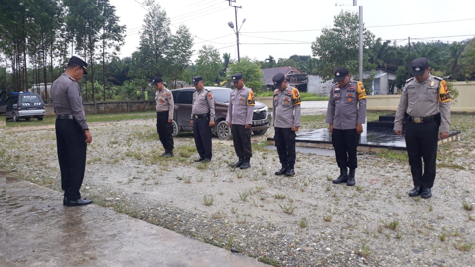 Kapolsubsektor Iptu Legito pimpin apel pagi bersama seluruh personil