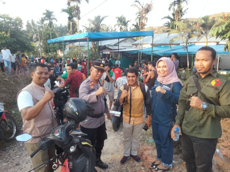 Personil Polsubsektor Pelalawan jajaran Polres Pelalawan melaksanakan pengamanan kampanye salah satu calon legislatif