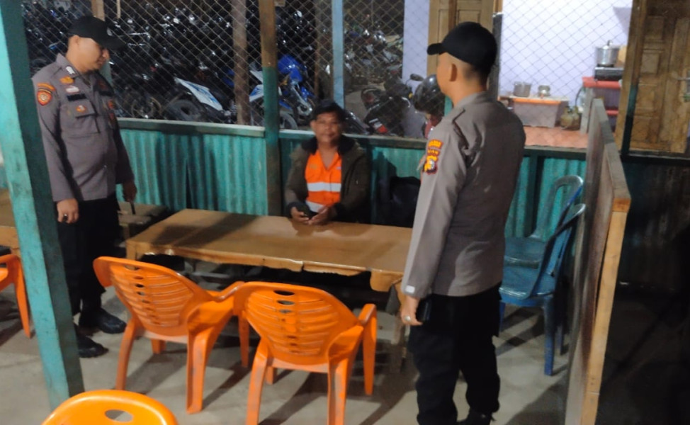 menjaga situasi kamtibmas anggota Polsubsektor Pelalawan melaksanakan patroli blue light dan stationer di wilayah hukum Polsubsektor