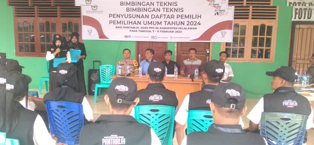 Bhabinkamtibmas Desa Lalang Kabung Polsubsektor Pelalawan Jajaran Polres Pelalawan Menghadiri Acara