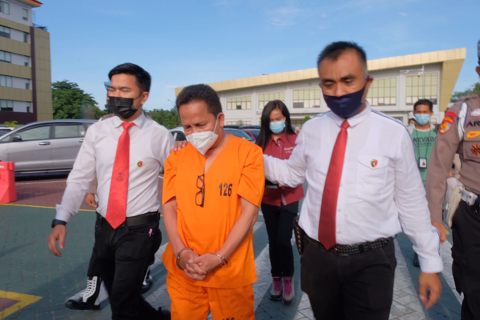 Bantuan Alkes Di Korupsi, Kadiskes Meranti dr MH Ditahan Oleh Polda Riau
