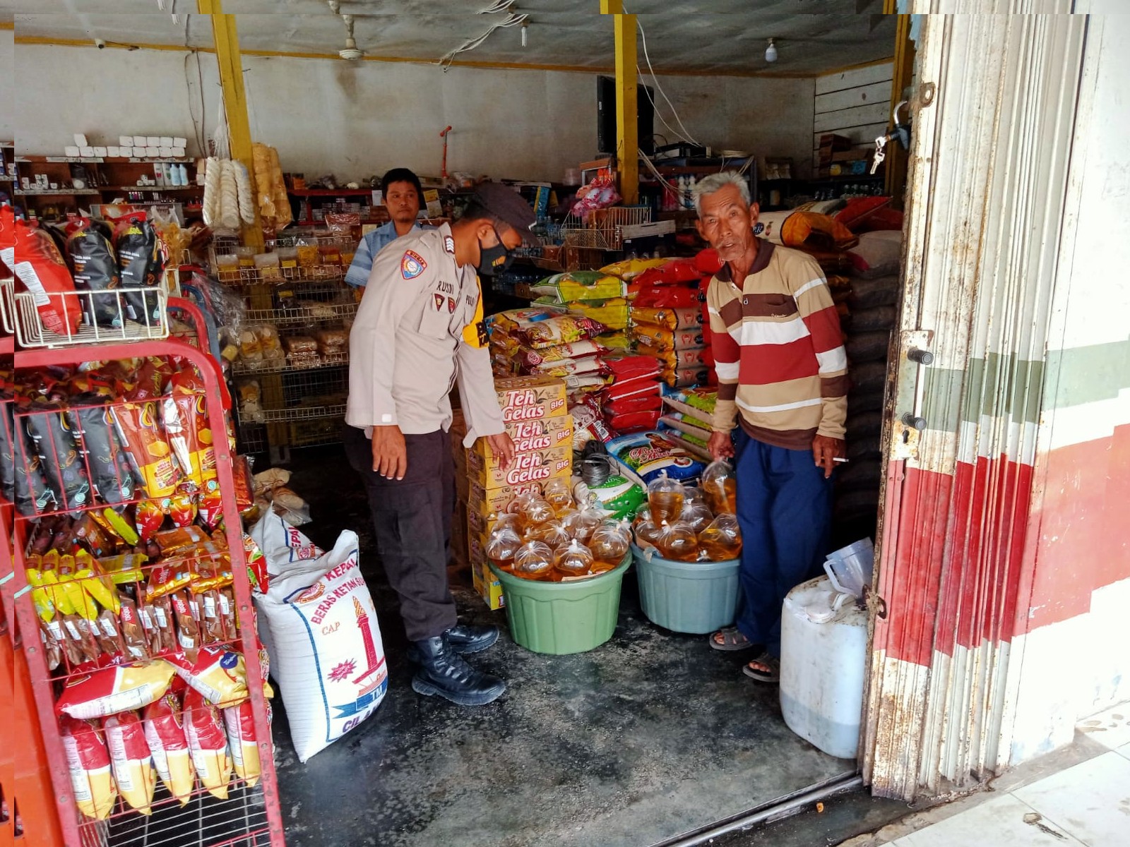 Stok minyak goreng sangat langkah Personil polsubsektor lakukan monitoring