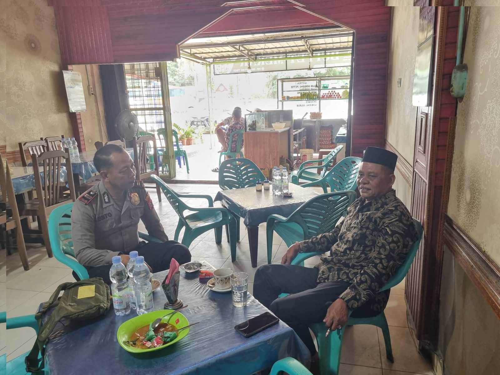 Kasubsektor Pelalawan Iptu Legito  Jalin Komunikasi Dengan Tokoh Masyarakat Sekaligus Tokoh Adat