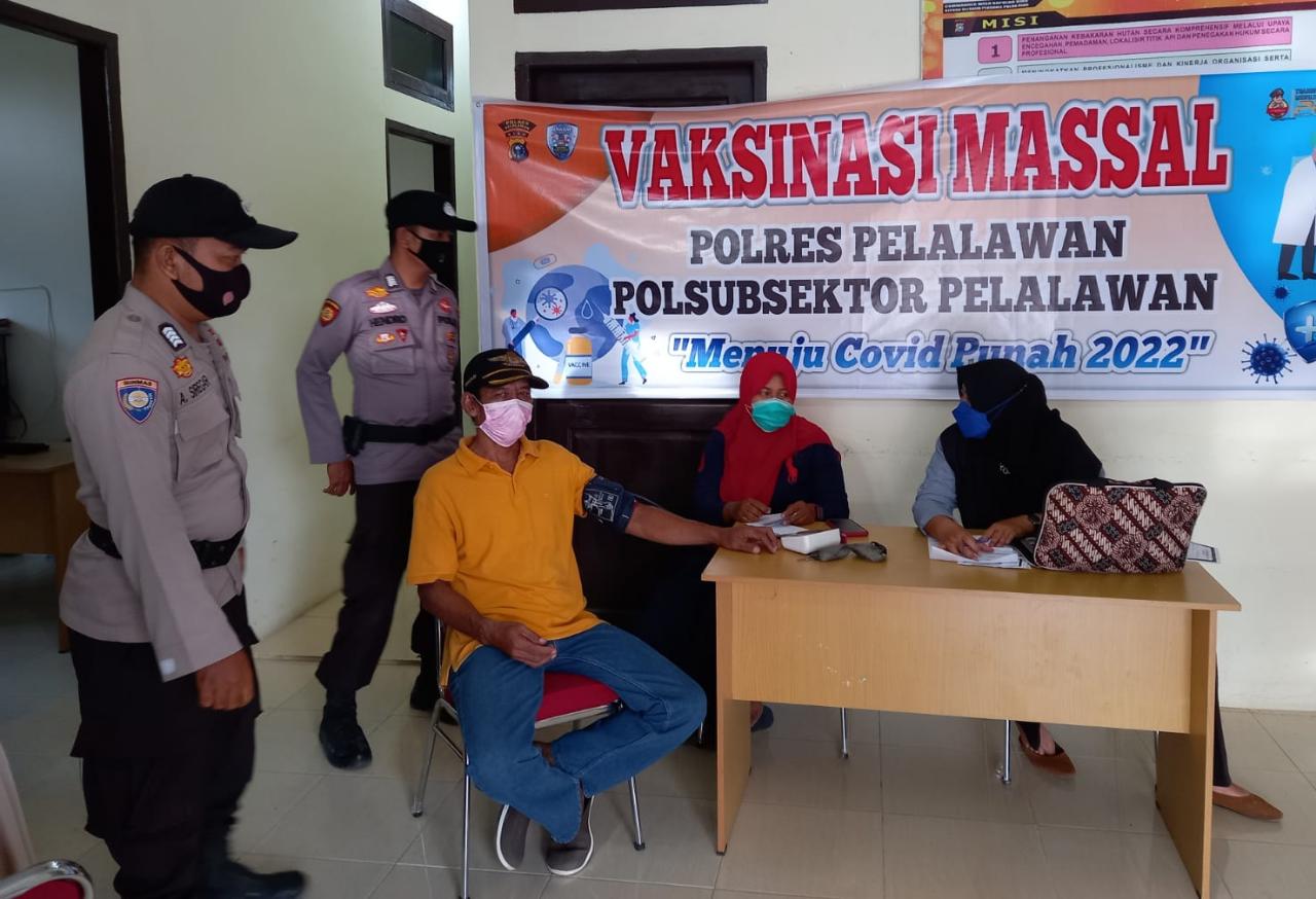 Polsubsektor Pelalawan Komitmen Tingkatkan Pelayanan Vaksinasi Covid-19 di Bulan Suci Ramadan 1433 H
