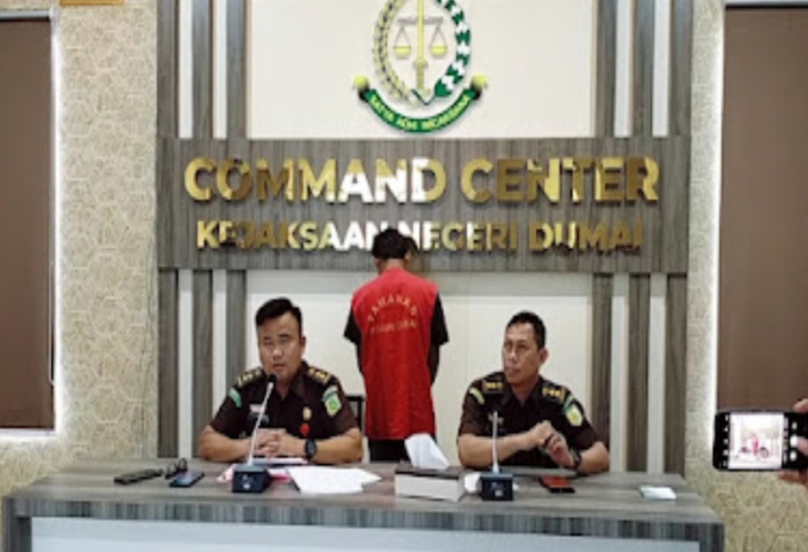 Kejari Dumai Konferensi Pers Pelaku Pencurian Sekaligus Pencabulan Anak Dibawah Umur
