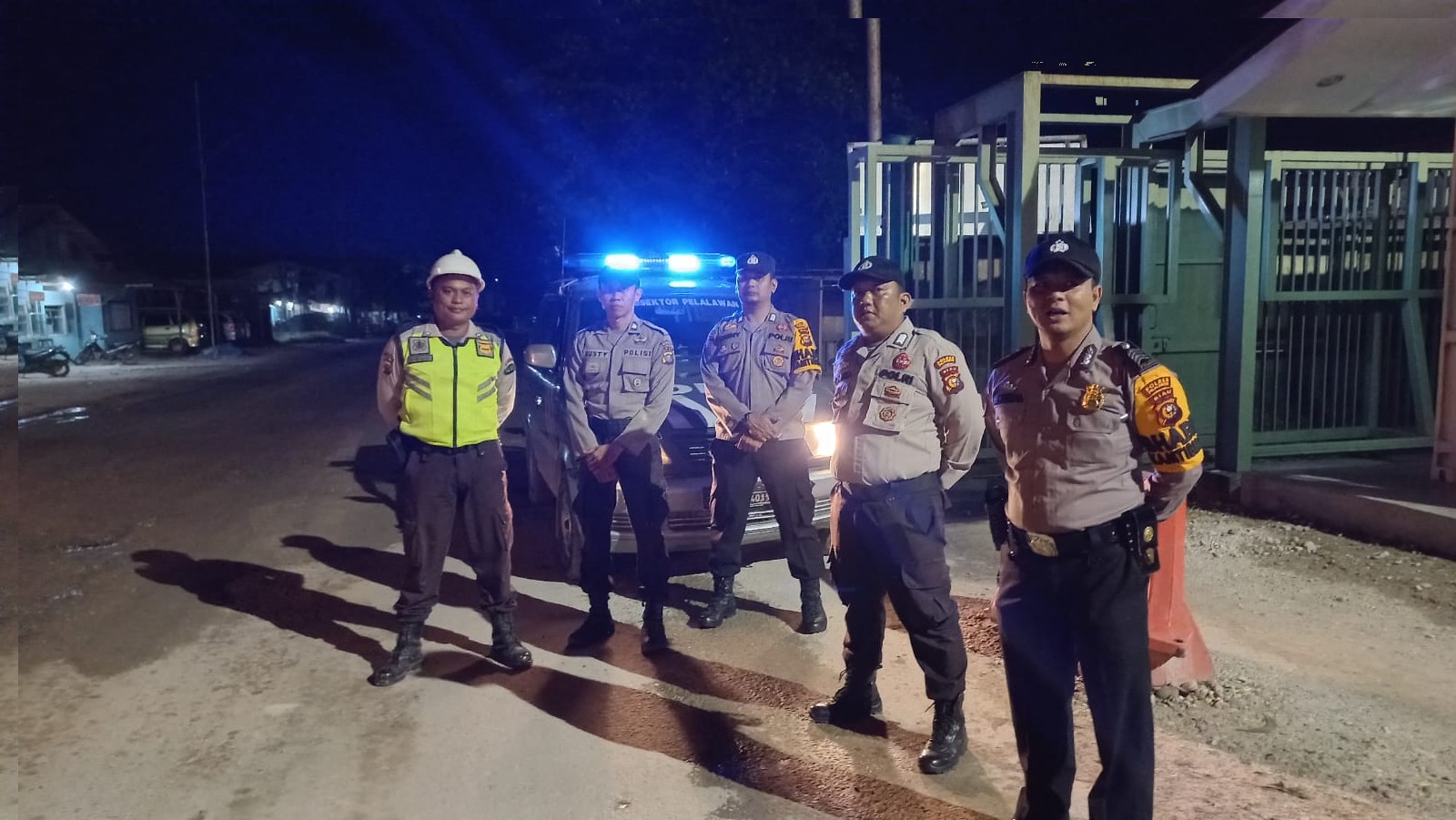 Sebagai Pengayum dan Pelindung Masyarakat Polsubsektor Pelalawan laksanakan Patroli malam hari