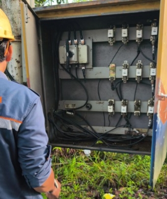 Maling di pangkalan kerinci berani rusak dan ambil kabel optik trafo listrik BUMD tuah sekata milik Pemda