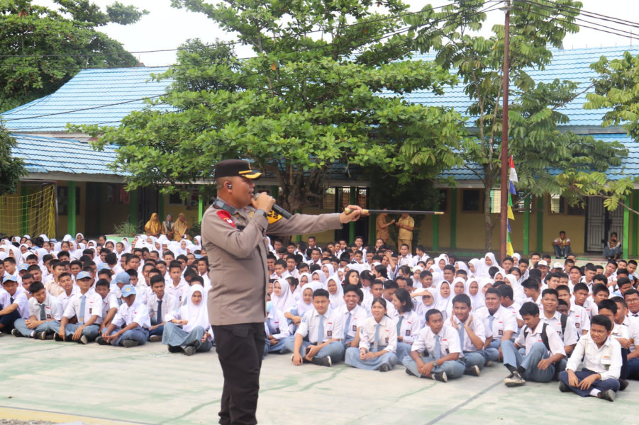 Beri motifasi dan semangat kepada Pelajar untuk lebih berprestasi, Polres Pelalawan laksanakan Police goes to school