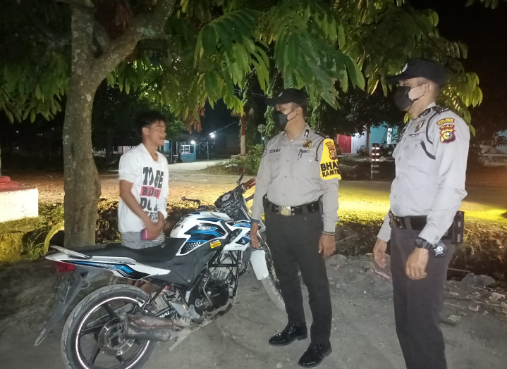 Rutin Patroli C3, Kasubsektor Pelalawan Iptu Legito: Dengan Patroli Rutin Kehadiran Polri Dapat Memberikan Rasa Aman