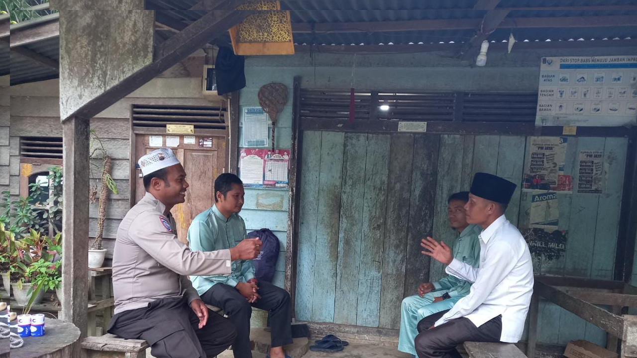 Kembali Gelar Jumat Curhat,Bhabinkamtibmas Bripka Rusdi Cara Kami Dekatkan Diri Dengan Masyarakat