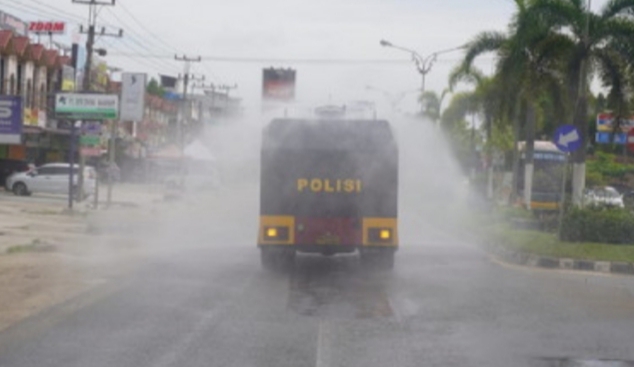Polres Pelalawan dan Instansi Terkait Gelar Penyemprotan Disinfektan