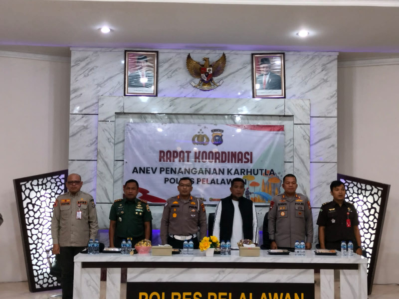 Polres Pelalawan bersama Forkopinda Gelar Rapat Koordinasi  Penanganan Karhutla.
