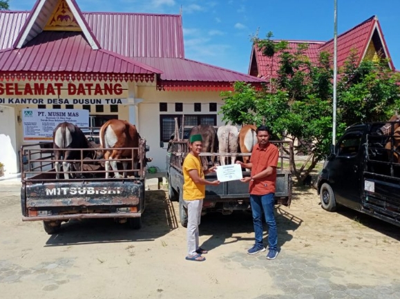 Setiap Idul Adha , PT. Musimmas Salurkan Hewan Qurban Ke Desa Sekitar Operasi Perusahaan.