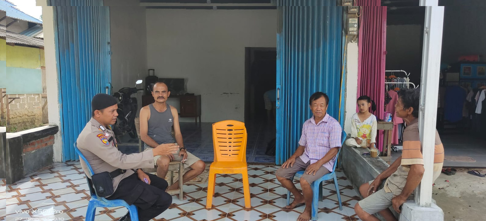 Bripka Molin Parond,  selaku Bhabinkamtibmas Desa Lalang kabung Polsubsektor Pelalawan jajaran Polres Pelalawan menggelar kegiatan Jumat Curhat.