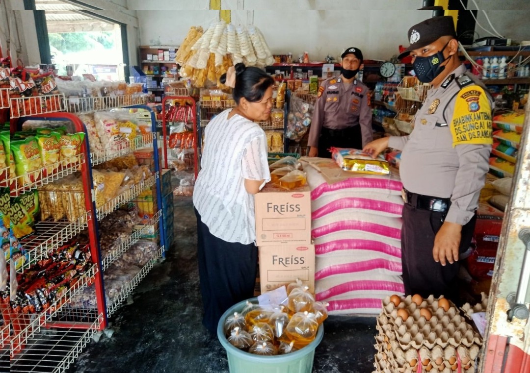 Momen Dihari Raya Idul Adha Polsubsektor Pelalawan Pantau Penimbunan Minyak Goreng