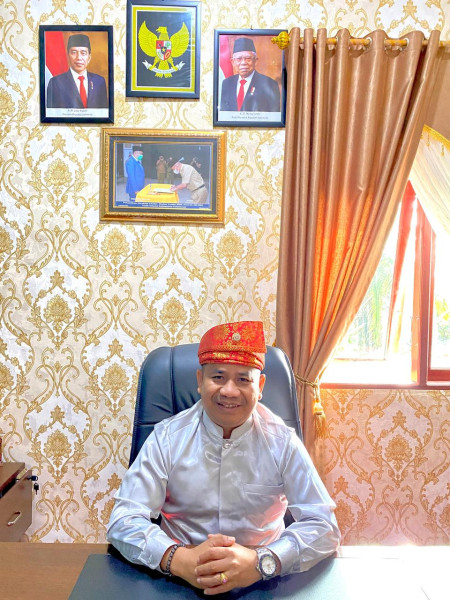 BUMD Pelalawan Sampaikan Permohonan Maaf Atas Pemadaman Listrik Guna Perbaikan Tiang Keropos