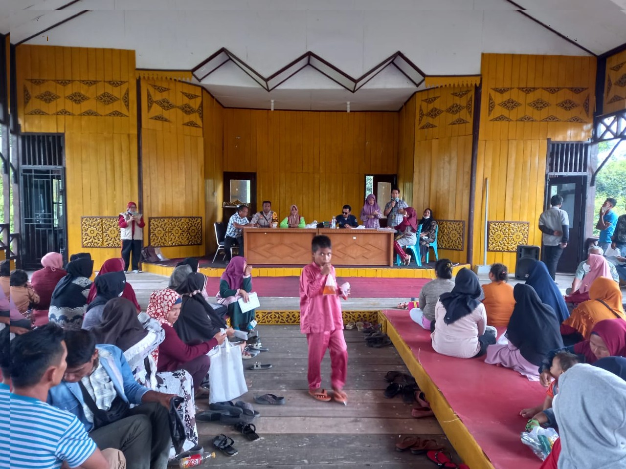 Polsubsektor pelalawan ikut serta dalam pengamanan bantuan pangan non tunai