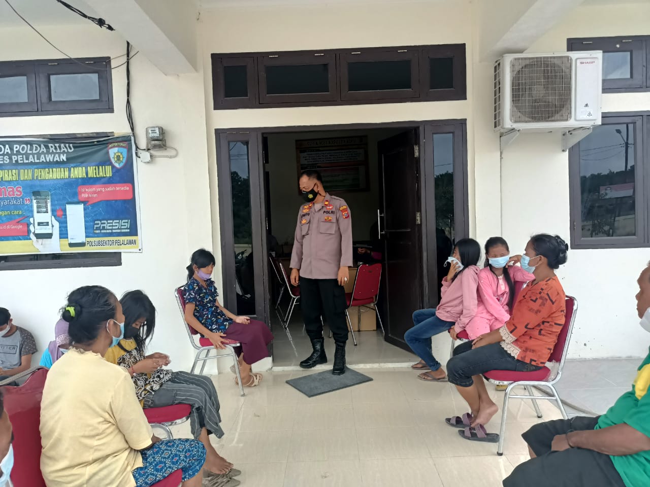 Kapolsubsektor Pelalawan Iptu Legito Kembali Giat Percepatan Penyuntikan Vaksinasi Covid-19