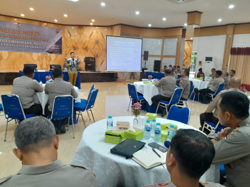 Dede Farhan Aulawi Beri Pelatihan Keterampilan Komunikasi Deskriptif dan Persuasif Bagi Seluruh Komandan Kapal Polisi Ditpolair Korpolairud Baharkam Polri