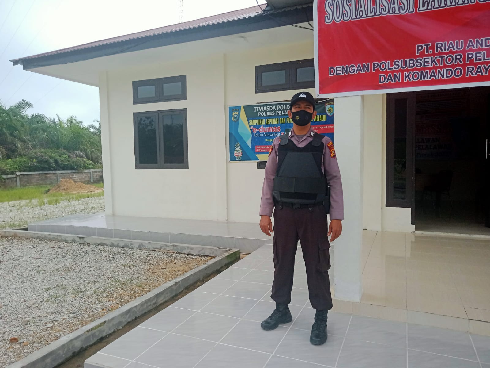 Tingkatkan Kewaspadaan Jaga Markas Polsubsektor Pelalawan, Personil Siaga Siang Malam