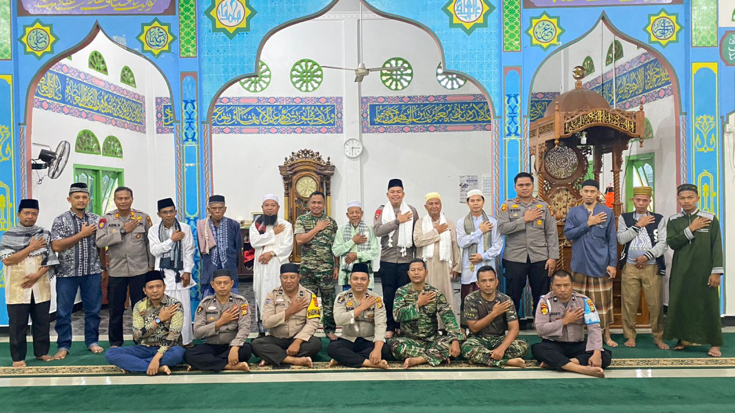 Subuh Harmoni silaturahmi kapolres Pelalawan dan Dandim O313 KPR. bersama masyarakat Kecamatan Kuala Kampar.