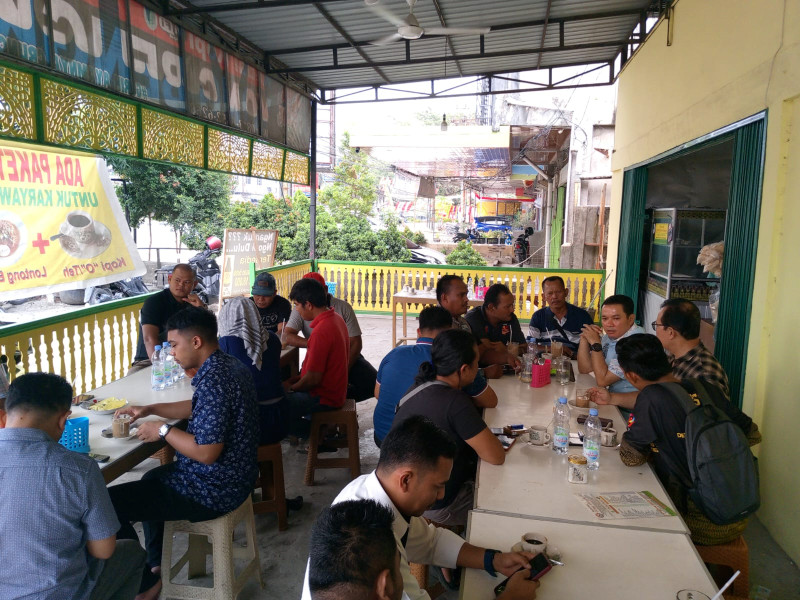 Bacaleg DPR RI H,Husni tamrin S.H Ngopi Bareng dengan masyarakat dan para tokoh,