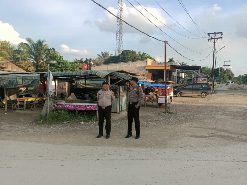 Personel Polsubsektor Pelalawan perketat Pengamanan Pasar Kaget diwilayah hukum Kecamatan Pelalawan