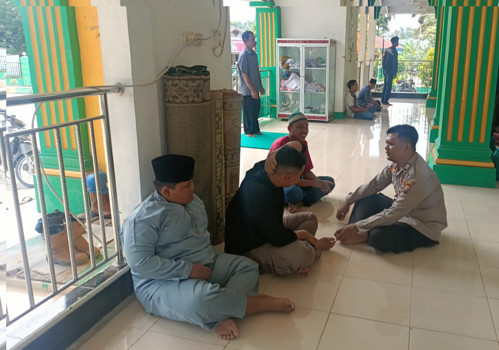 Bhabinkamtibmas Desa Kuala Tolam Gelar Kegiatan Jumat Curhat.