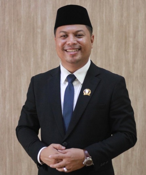 Anggota DPRD Pelalawan dari dapil II Asnol Mubarack S.Sos M.Si keprihatinan atas berlarut larutnya masalah yang terjadi masyarakat dan Kades Sungai Ara.