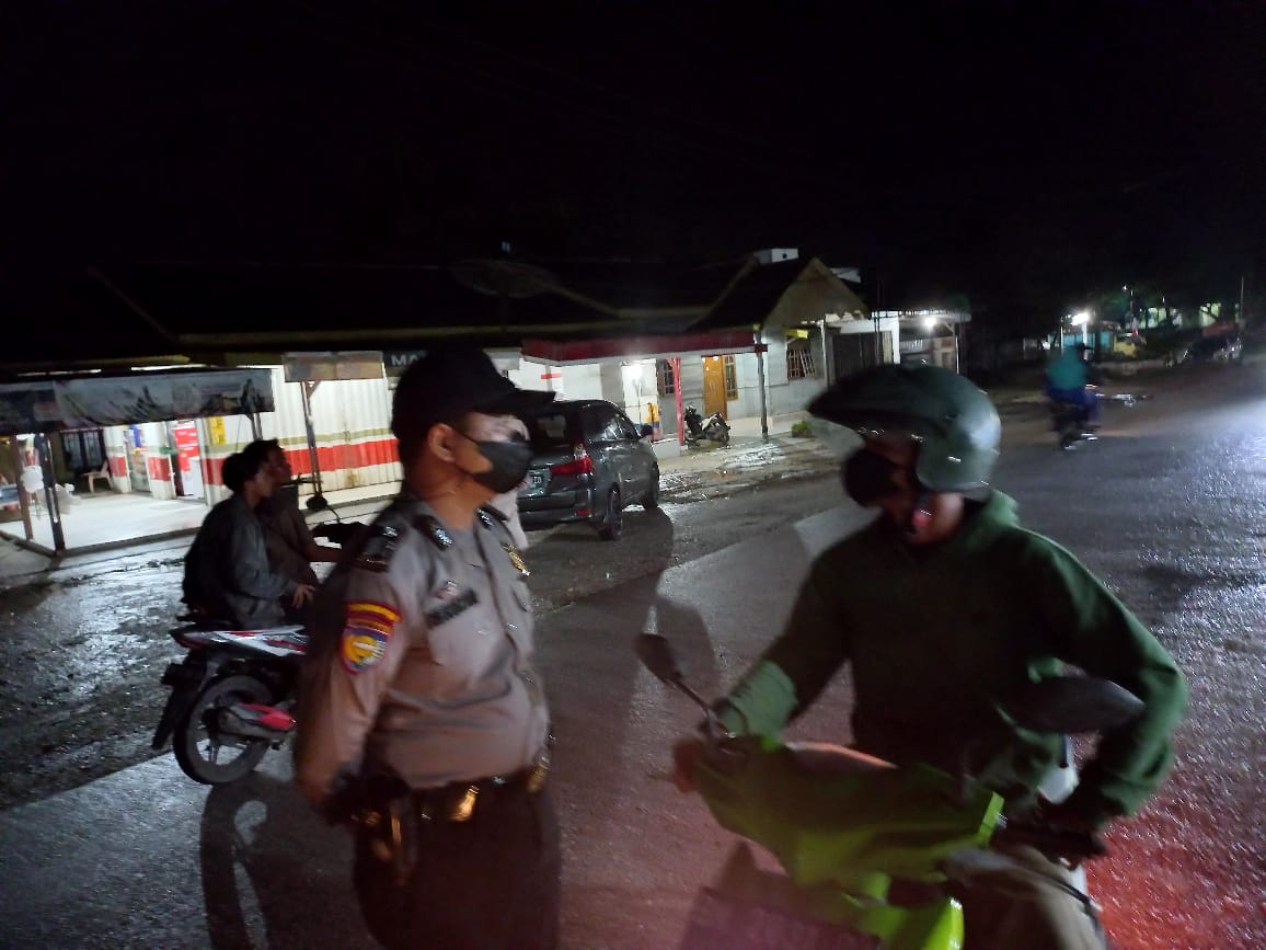WUJUDKAN KAMTIBMAS KONDUSIF PERSONIL POLSUBSEKTOR PELALAWAN  MELAKSANAKAN PATROLI MALAM