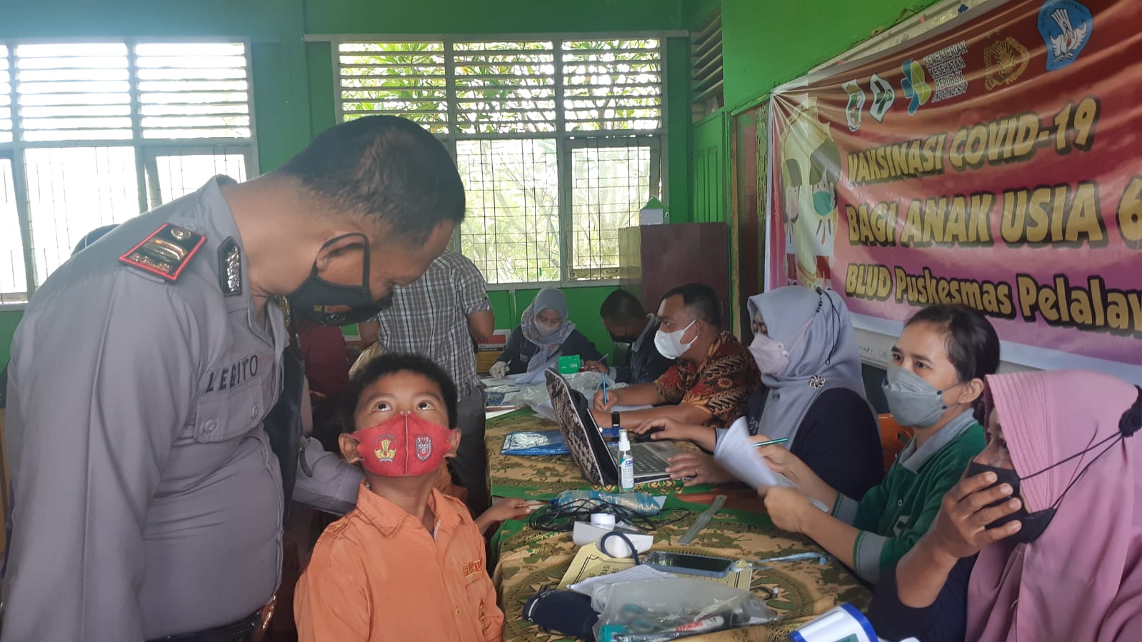 Kasubsektor Pelalawan Monitoring dan Ajak Masyarakat Sukseskan Percepatan Vaksinasi Covid-19