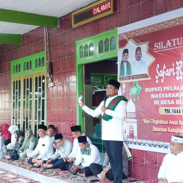 Bupati H zukri safari ramadhan di desa bukit gajah