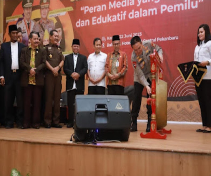 Pesan Kapolda Riau Sebagai Keynote Speaker Dalam Seminar Bersama Media dan Komponen Masyarakat