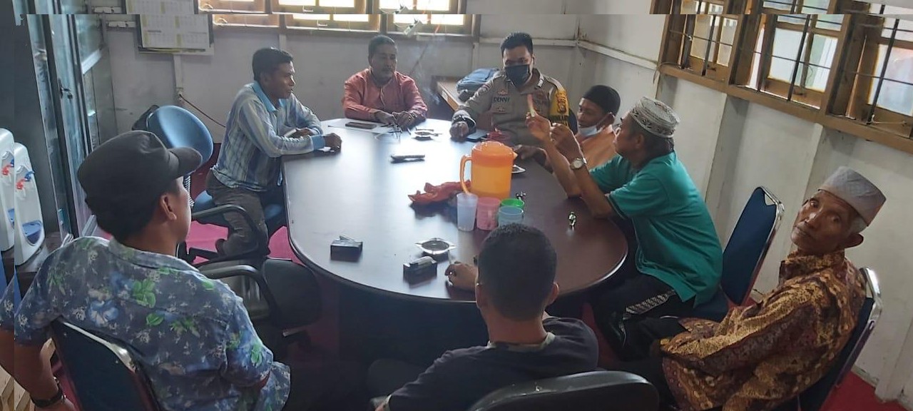 Menyambangi tokoh dan Masyarakat Desa Kuala Tolam Bripka Denny Pritama,SH sosialisikan Vksn