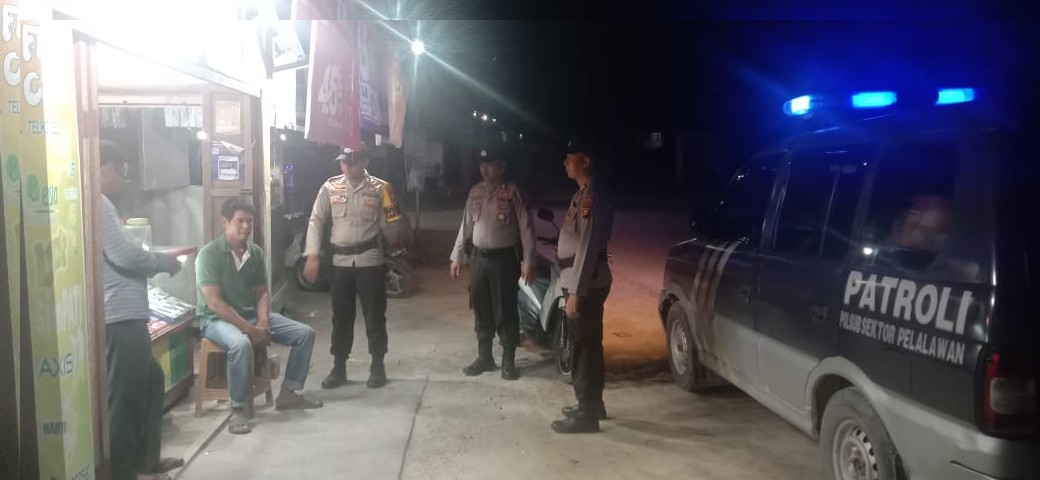 Polsubsektor dan Kamtibmas lakukan patroli Cegah Gangguan Patroli Cahaya Biru Pada Malam Hari