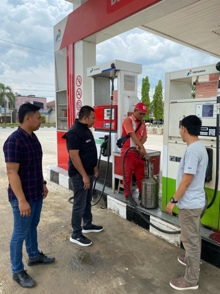 Tim Unit II Tipidter Satreskrim Polres Pelalawan Lakukan Pengecekan Ketersediaan BBM Di SPBU Kerinci Kota