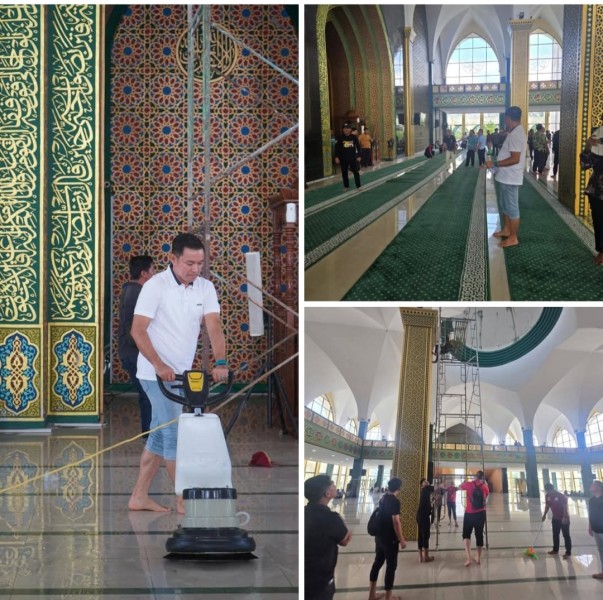 Wakil Bupati Pelalawan Husni Tamrin pimpin Gotong Royong ASN Pemkab Pelalawan di Masjid Ulul Azmi