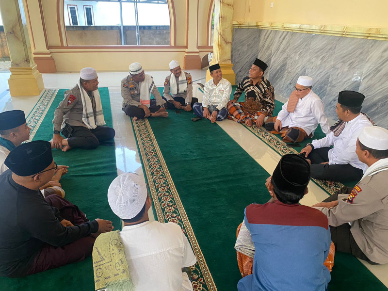 Polres Pelalawan laksanakan Subuh harmoni Ramadhan.