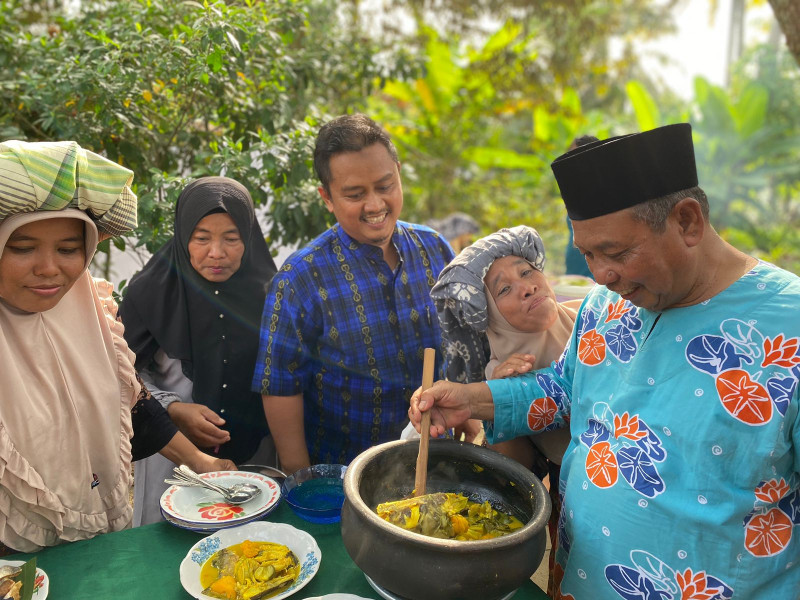 Ketua Umum DPH LAMR Pelalawan kunjungi kegiatan yang ditanja Dinas Kebudayaan Provinsi Riau
