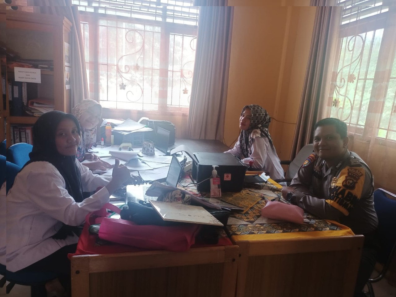 Bripka Heruzan Nurza Kunjungi Desa Delik Sosialisasikan dan bertatap muka dengan perangkat Serta Staff Agar mengantisipasi tindak kriminal